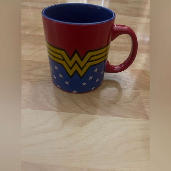 Wonder Woman DC comics 20oz. Ceramic coffee mug - Picture 1 of 5